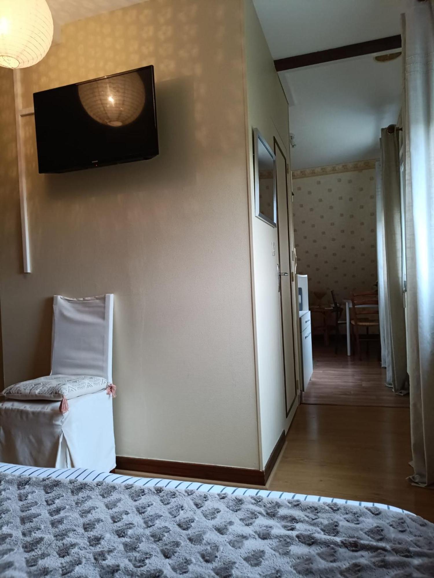 Maison D'Hotes Les Vallees Saint-Quentin-sur-le-Homme Luaran gambar